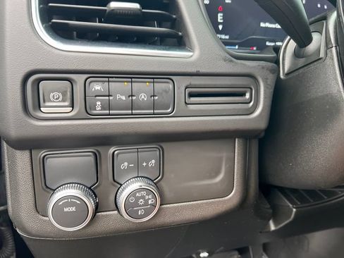Used 2023 GMC Yukon SLE RWD image 34