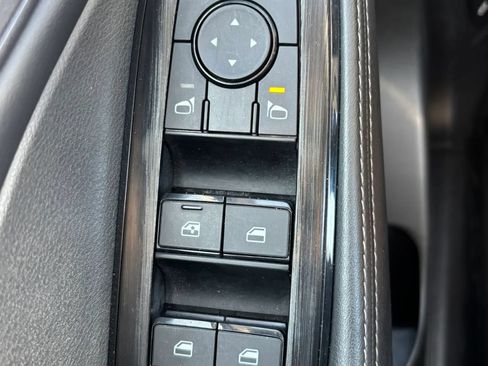 Used 2025 Nissan Rogue SV AWD/4WD image 7