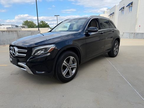 Used 2019 Mercedes-Benz GLC 300 4MATIC image 3