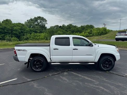 Used 2015 Toyota Tacoma 4x4 Double Cab w/ TRD Off-Road Package image 2