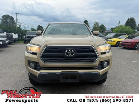 Used 2016 Toyota Tacoma SR5 w/ SR5 Appearance Package (SN) AWD/4WD image 3
