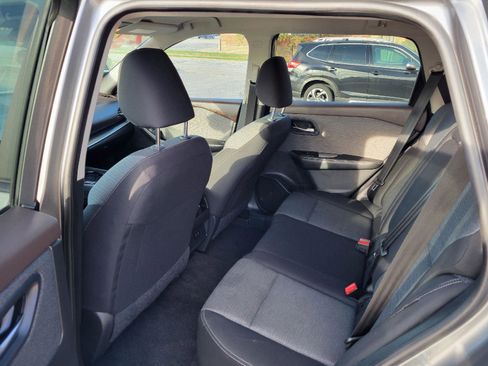 Used 2023 Nissan Rogue SV image 6