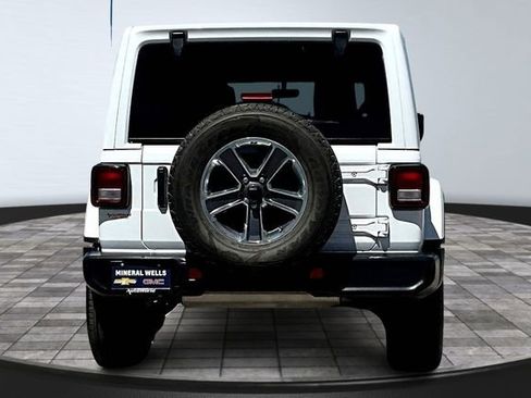 Used 2022 Jeep Wrangler Unlimited Sahara w/ Cold Weather Group AWD/4WD image 6