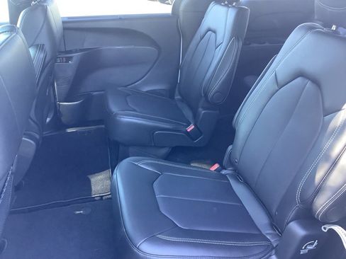 New 2026 Chrysler Pacifica Select image 12