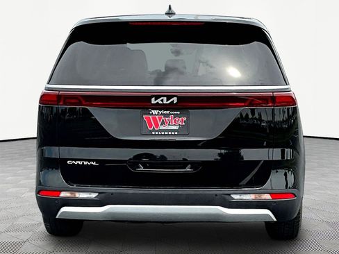 Used 2023 Kia Carnival EX FWD image 5