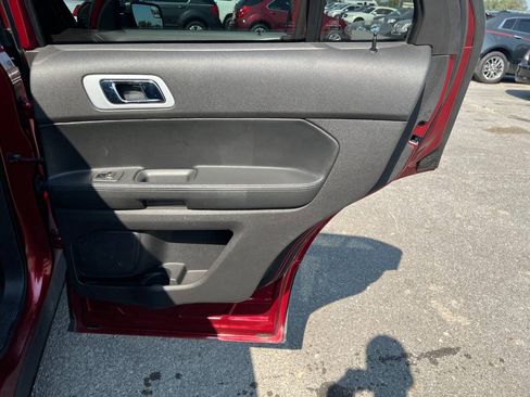 Used 2013 Ford Explorer XLT AWD/4WD image 18