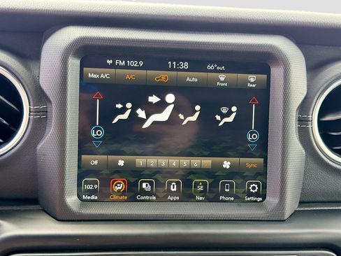 Used 2020 Jeep Wrangler Unlimited Sahara image 33