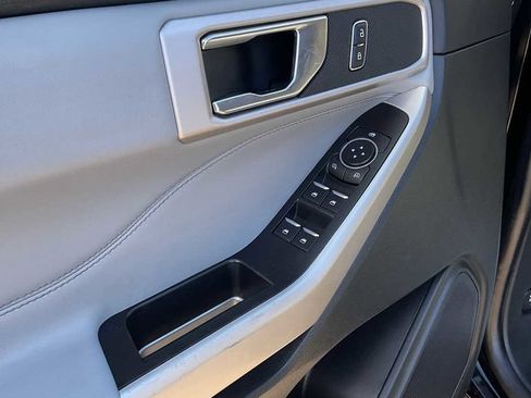 Used 2021 Ford Explorer XLT w/ Equipment Group 202A AWD/4WD image 26