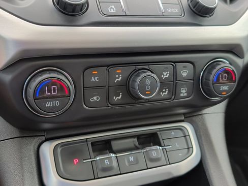 Used 2020 GMC Acadia SLT w/ LPO, Floor Liner Package AWD/4WD image 23