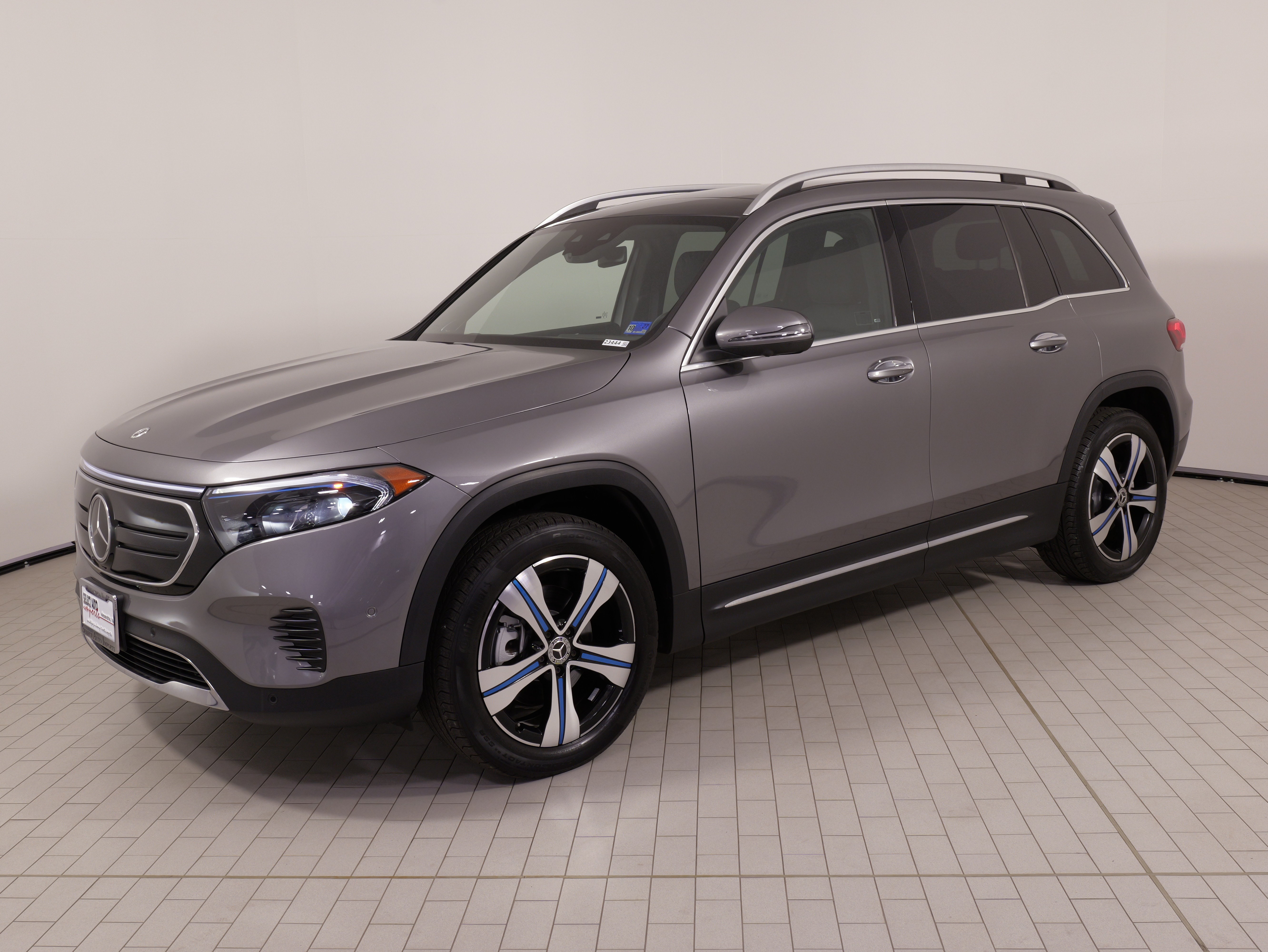 Used 2023 Mercedes-Benz EQB 350 4MATIC SUV image 1