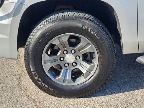 Used 2018 Chevrolet Suburban LT AWD/4WD image 10
