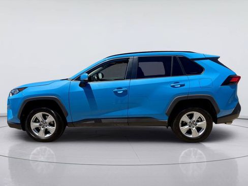 Used 2021 Toyota RAV4 XLE AWD/4WD image 4