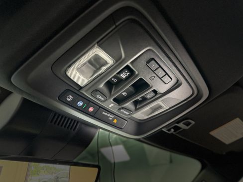 Used 2024 Chevrolet Silverado 2500 High Country w/ High Country Premium Package AWD/4WD image 27