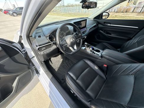 Used 2023 Nissan Altima 2.5 SR w/ SR Premium Package image 10