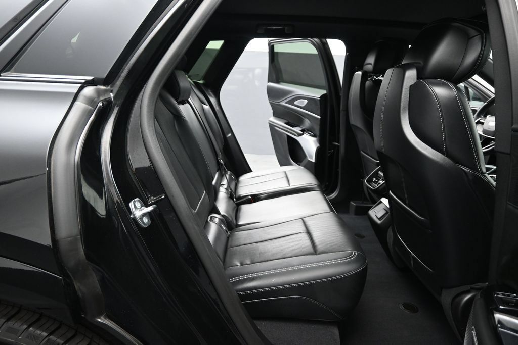 Certified 2025 Cadillac Lyriq Luxury AWD/4WD image 19