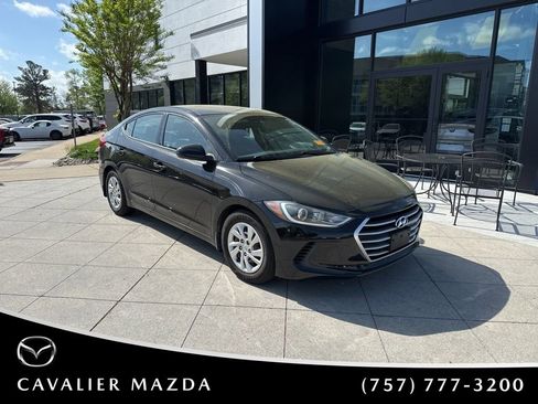 Used 2018 Hyundai Elantra SE image 1