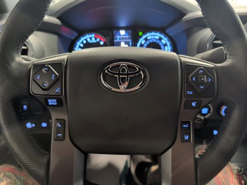 Used 2021 Toyota Tacoma TRD Off-Road w/ Technology Package AWD/4WD image 10