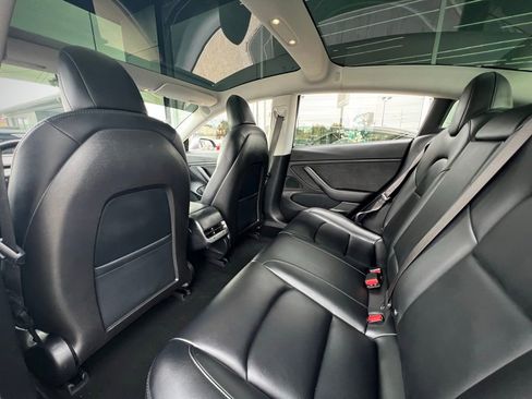 Used 2018 Tesla Model 3 Long Range image 17