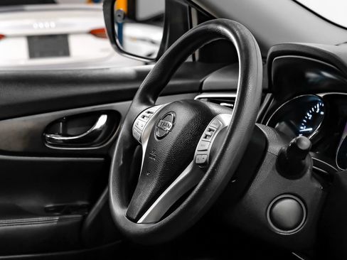 Used 2015 Nissan Rogue SV w/ SV Family Package FWD image 22