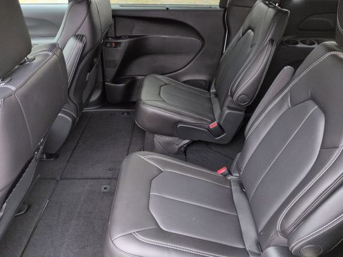 New 2026 Chrysler Pacifica Select image 11