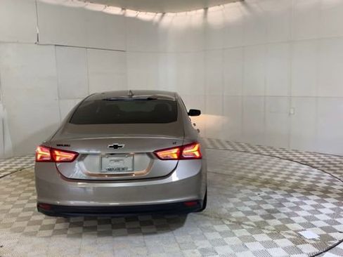 Used 2022 Chevrolet Malibu LT w/ Sport Edition FWD image 2