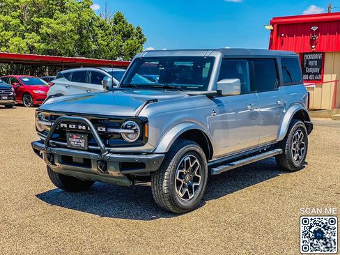 Used 2024 Ford Bronco Outer Banks AWD/4WD image 4