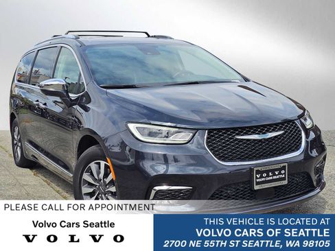 Used 2021 Chrysler Pacifica Limited w/ Premium & Safety Sphere Group FWD image 1