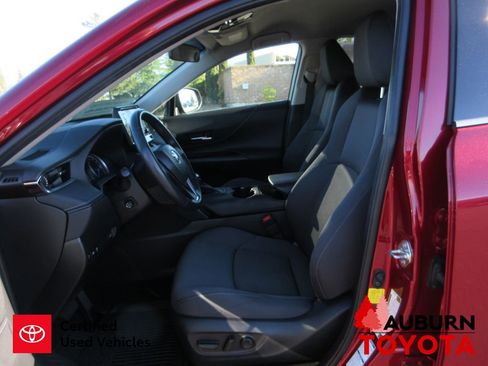 Certified 2022 Toyota Venza LE image 10