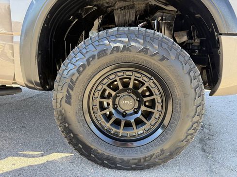 Used 2021 Nissan Titan PRO-4X w/ Pro-4x Convenience Package image 10