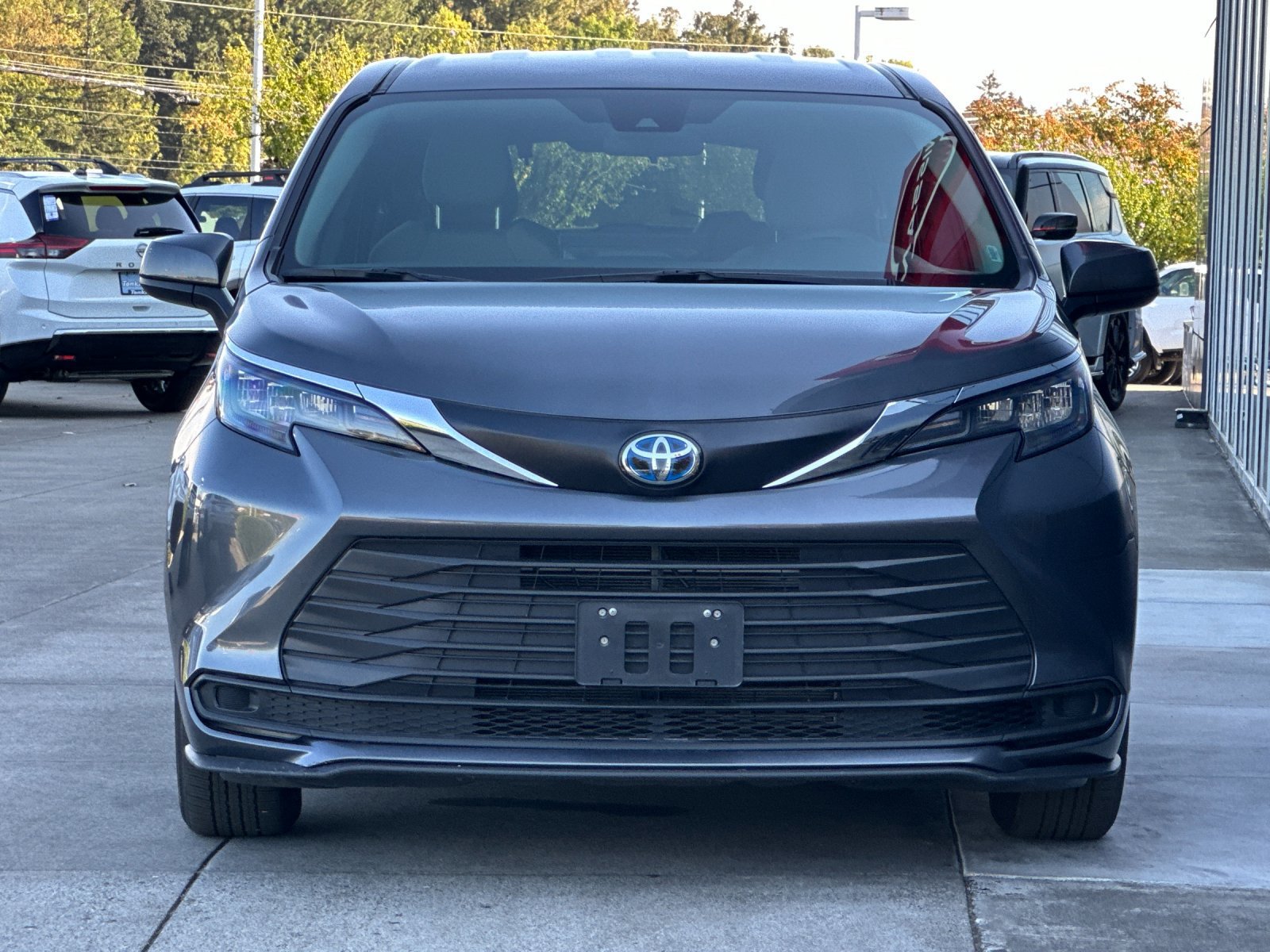 Used 2025 Toyota Sienna LE FWD image 8