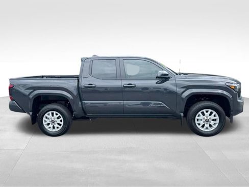 Used 2026 Toyota Tacoma SR5 AWD/4WD image 9