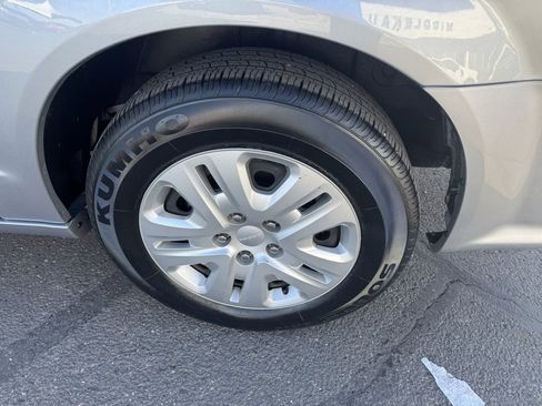 Used 2018 Dodge Grand Caravan SE w/ UConnect Hands-Free Group image 13