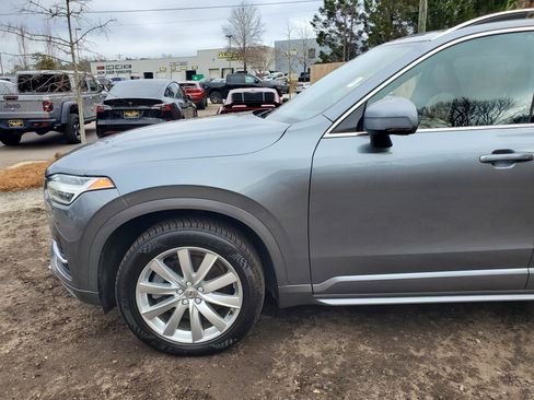Used 2018 Volvo XC90 T6 Momentum w/ Momentum Plus Package image 4