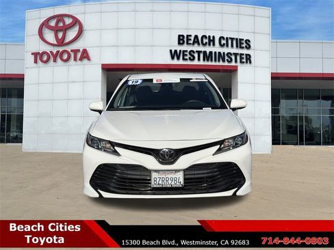 Certified 2019 Toyota Camry LE image 4
