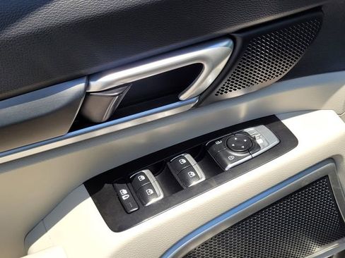 Used 2022 Kia Telluride S FWD image 25