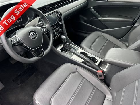 Certified 2022 Volkswagen Passat 2.0T SE image 11