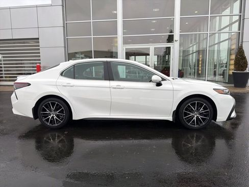 Certified 2024 Toyota Camry SE image 8