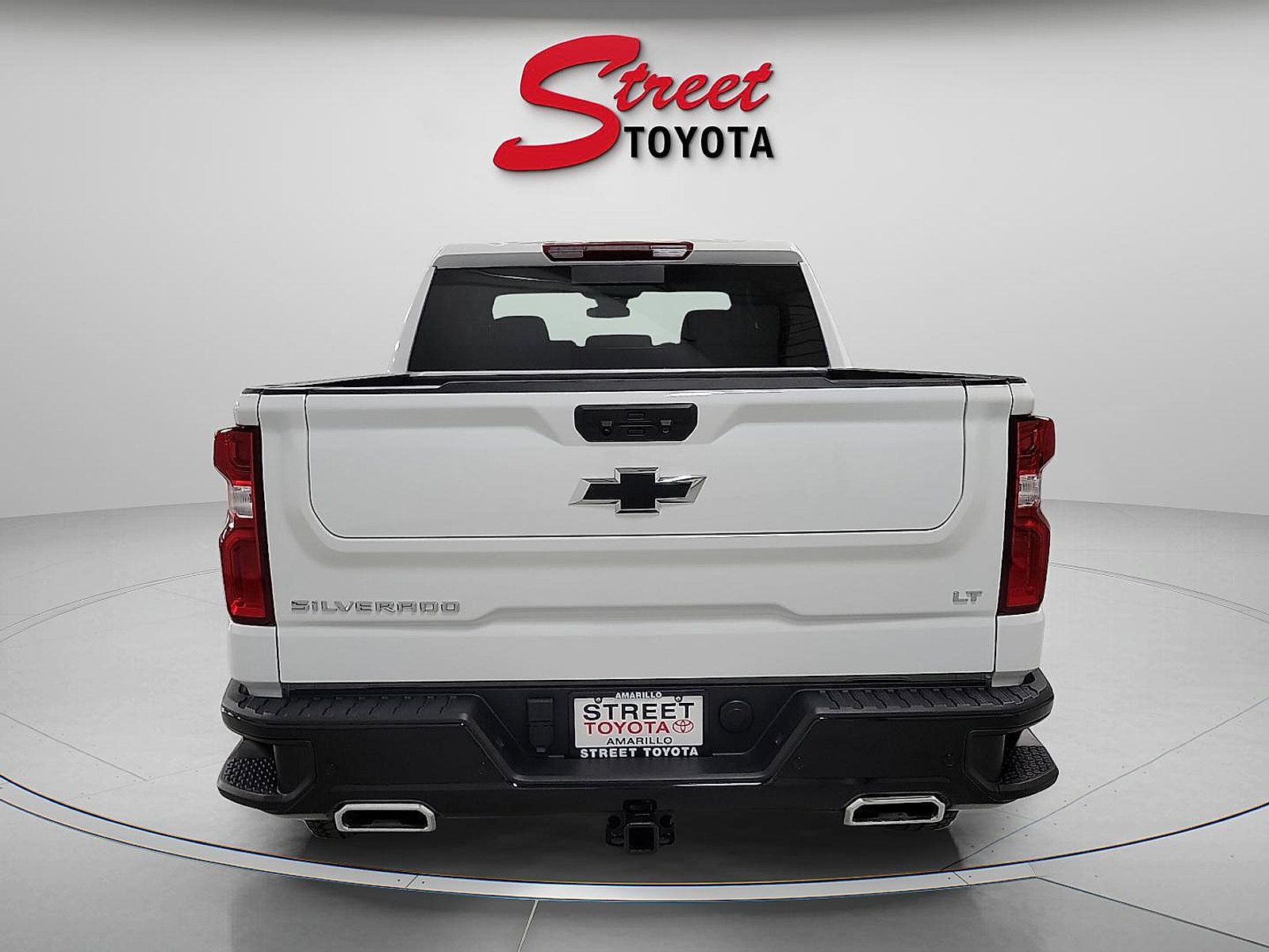 Used 2024 Chevrolet Silverado 1500 LT Trail Boss w/ LT Trail Boss Premium Package AWD/4WD image 3