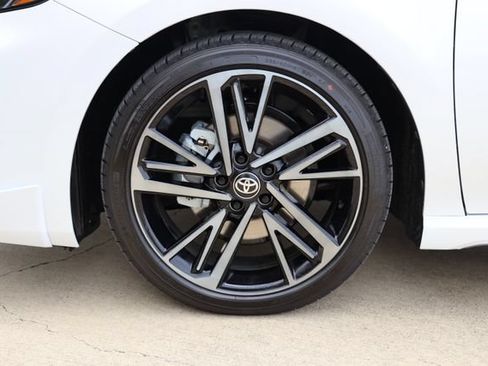 New 2026 Toyota Camry Hybrid FWD image 9