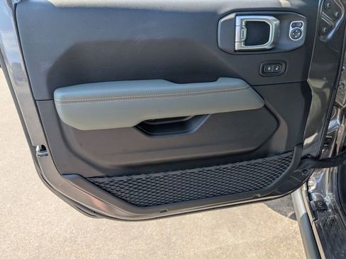 New 2026 Jeep Gladiator Mojave image 9