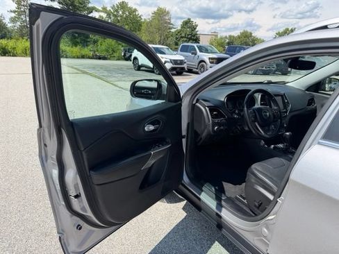 Used 2019 Jeep Cherokee Limited AWD/4WD image 21