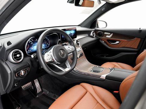 Used 2021 Mercedes-Benz GLC 300 image 4