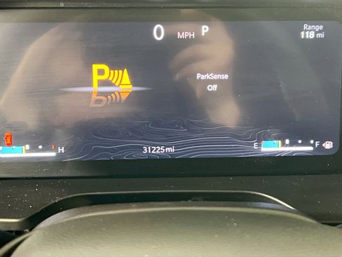 Used 2023 Jeep Grand Cherokee Altitude AWD/4WD image 12