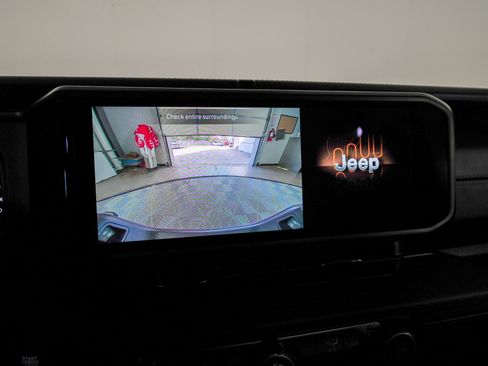 Used 2025 Jeep Gladiator Sport image 23