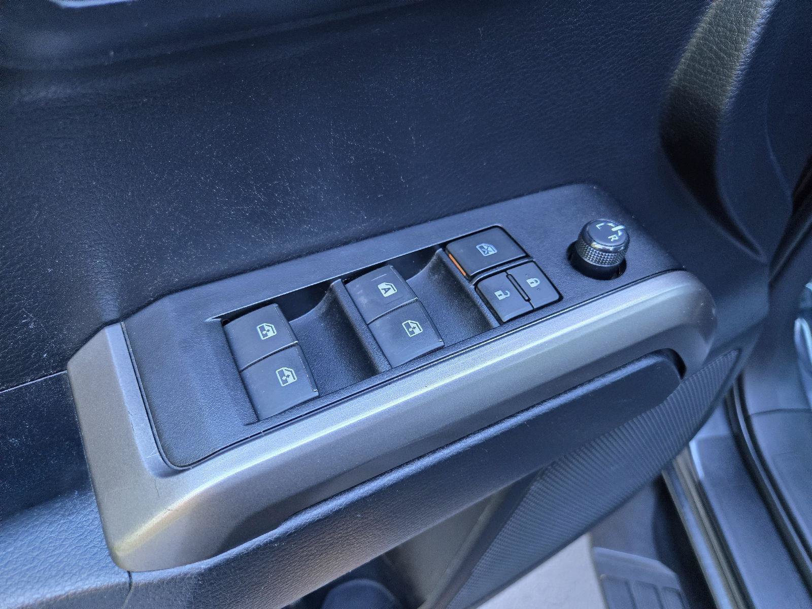 Used 2021 Toyota Tacoma SR5 AWD/4WD image 14