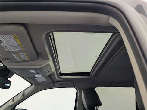 Used 2022 Nissan Frontier SV w/ SV Premium Package image 14