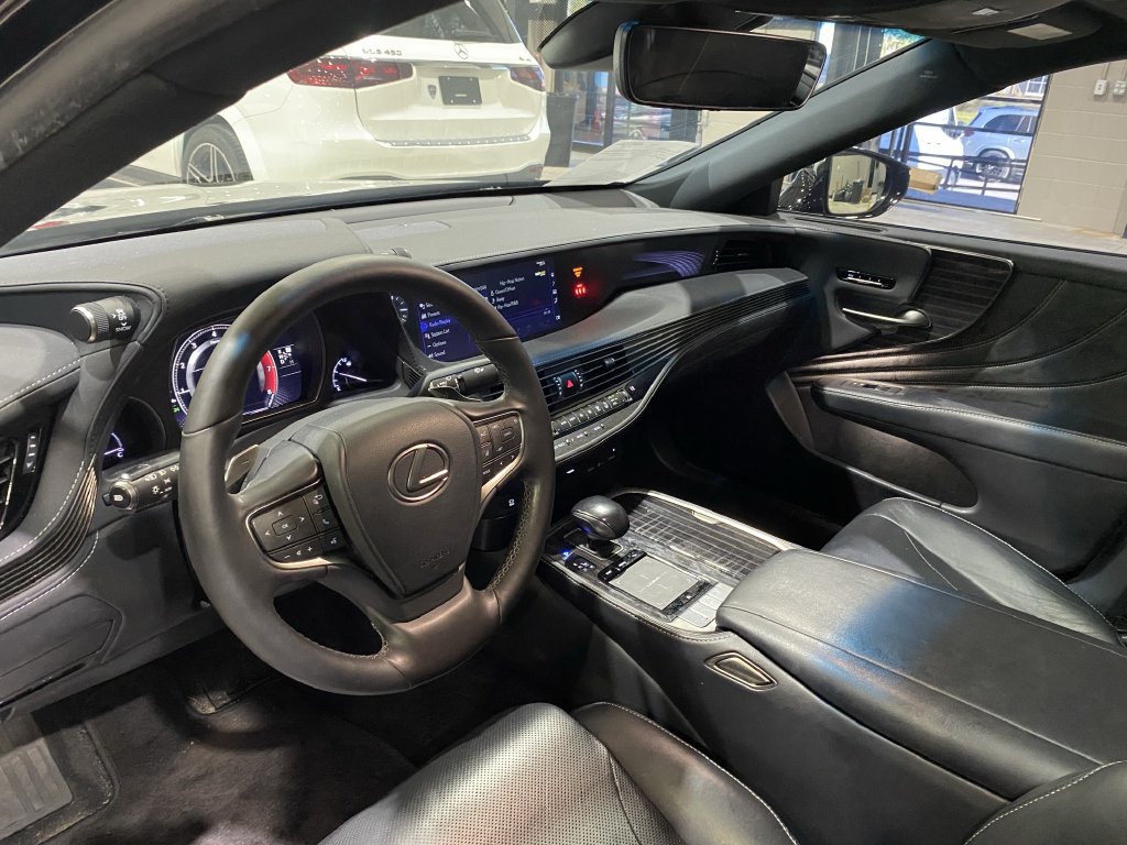 Used 2019 Lexus LS 500 w/ Accessory Package (Z2) RWD image 2