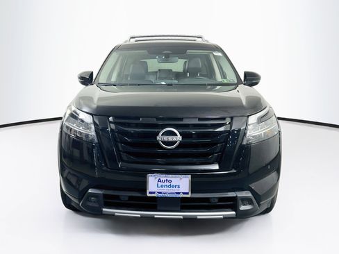 Used 2023 Nissan Pathfinder SL w/ Black Appearance Package AWD/4WD image 2