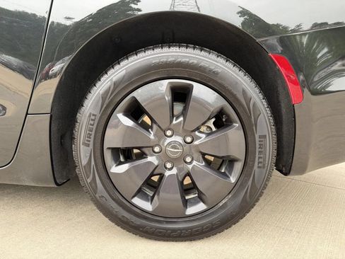 Used 2019 Chrysler Pacifica Limited w/ Advanced Safetytec Group FWD image 9