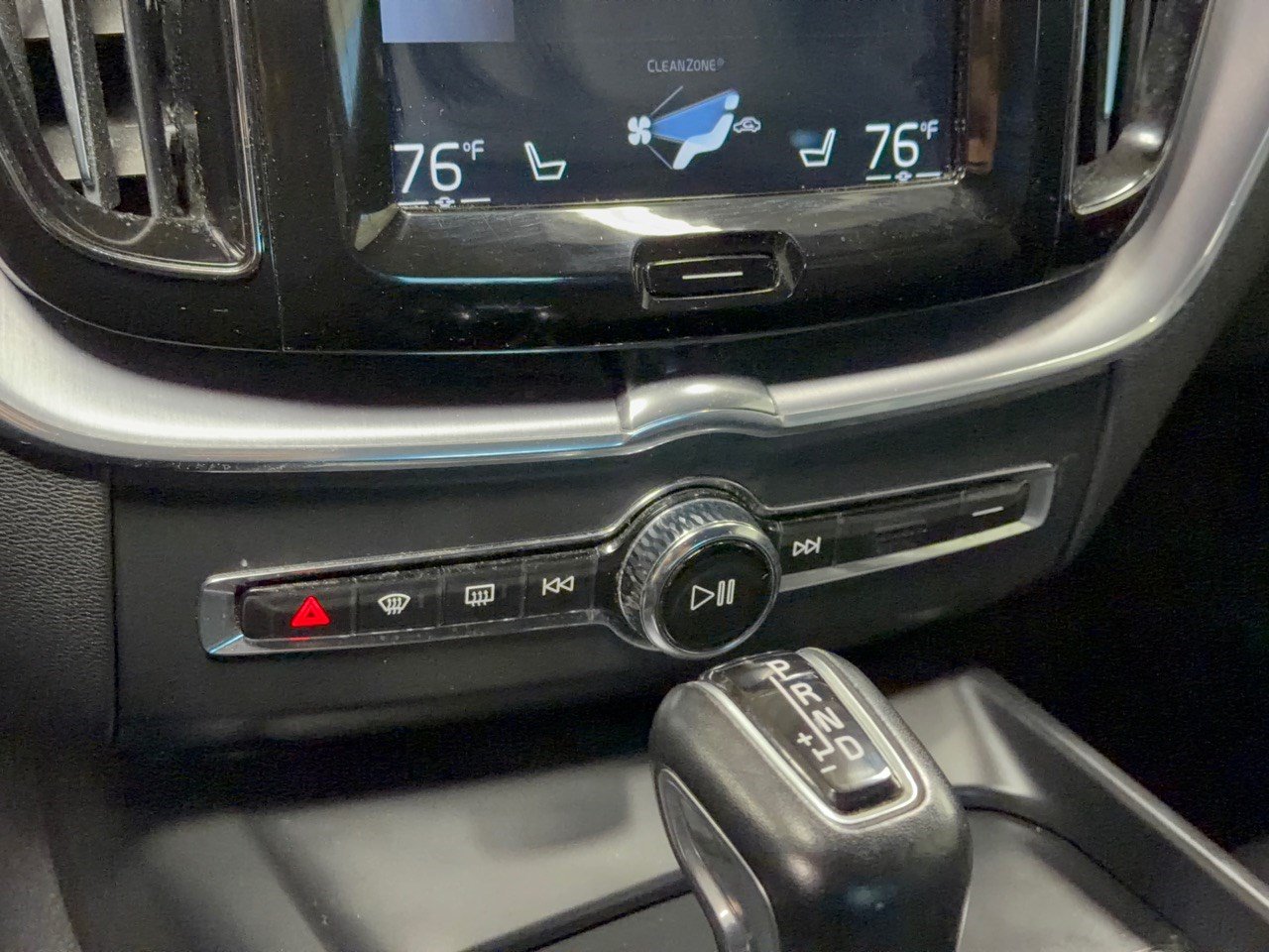 Used 2020 Volvo XC60 T6 Momentum w/ Protection Package AWD/4WD image 22